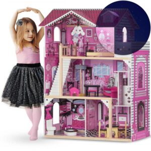 Suur kolmekorruseline puidust nukumaja liftiga