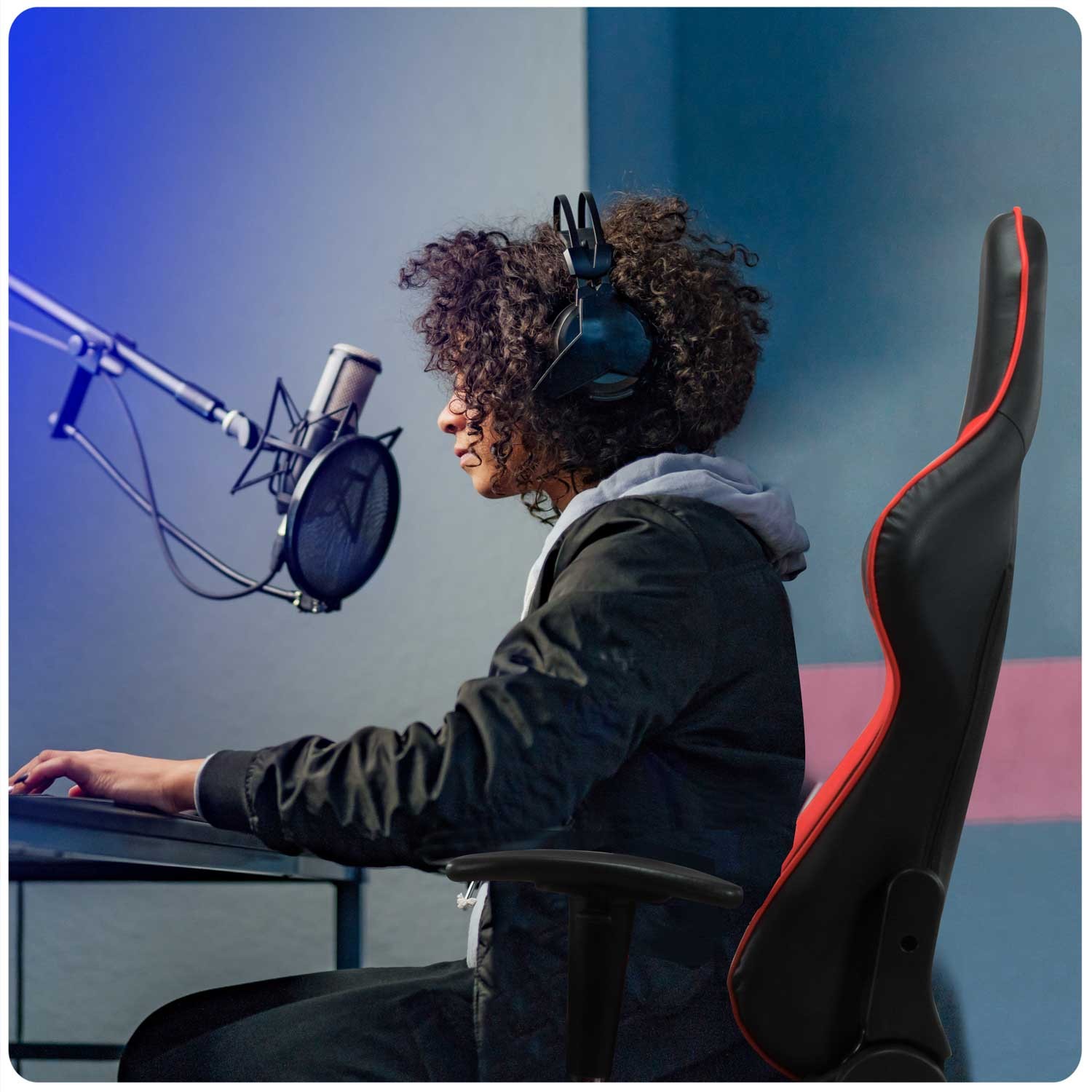 Sofotel Inferno must ja punane mänguritool kontoris - Image 10