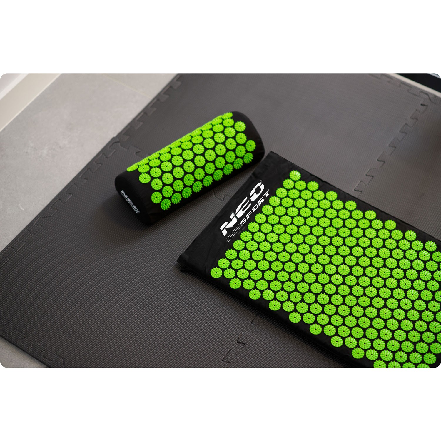 Neo-Sport NS-900 akupressuurmatt naeltega, must ja roheline - Image 4