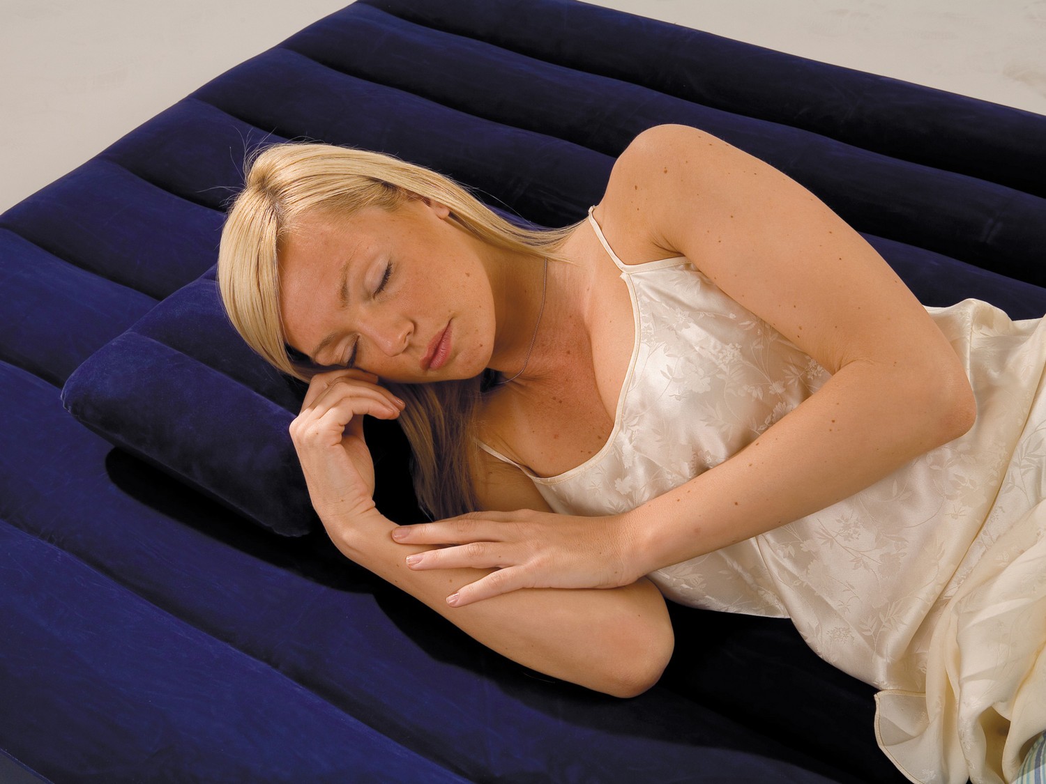 Täispuhutav sametpadi 43 x 28 x 9 cm INTEX 68672 - Image 3